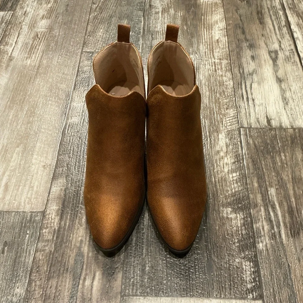 Journee Collection Tan Ankle Booties Size 7